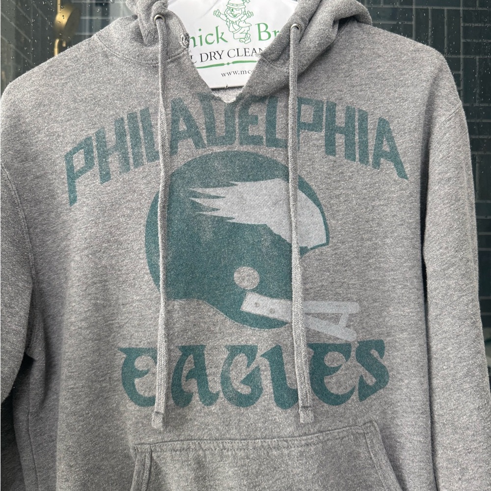 Philadelphia Eagles Junk Food Clothing Vintage-Looking Retro Gray Hoodie - Picture 5 of 8